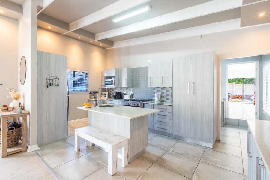 4 Bedroom Property for Sale in Mossel Bay Central Western Cape